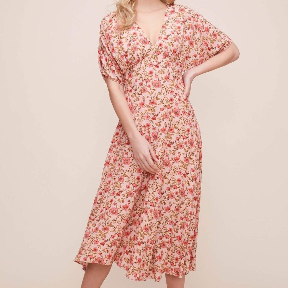Astr DOLMAN V NECK FLORAL MIDI DRESS